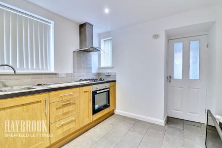 2 bedroom semi-detached house to rent - Photo 5