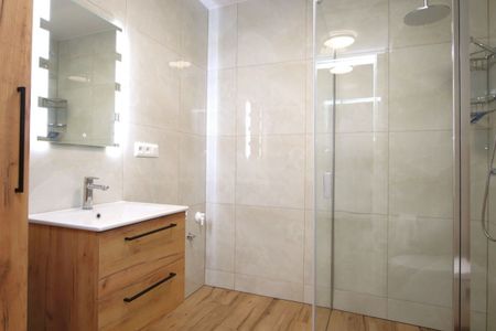 Dwa pokoje z osobną kuchnią po generalnym remoncie 58.65 m² - Photo 2
