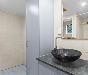 Charming 1-Bedroom Unit in Bungalow - Photo 6