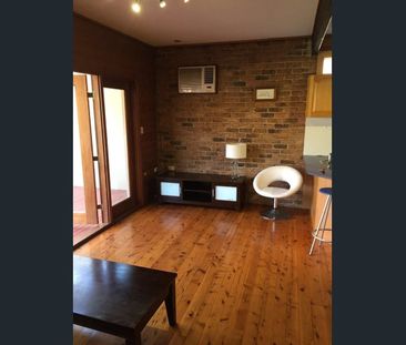 Pet friendly , 2 bedroom semi, all bills included - Photo 3