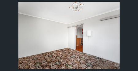 For Rent: 3 Bedroom Family-Friendly Home in Prairiewood - Photo 2