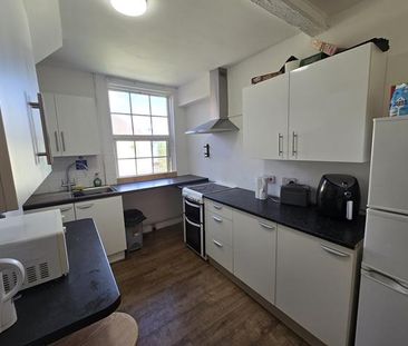 1 bedroom in a flat share to rent - Photo 1
