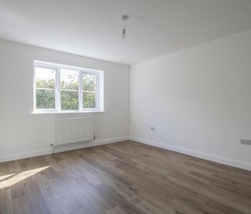 2 bedroom end of terrace house to rent - Photo 4