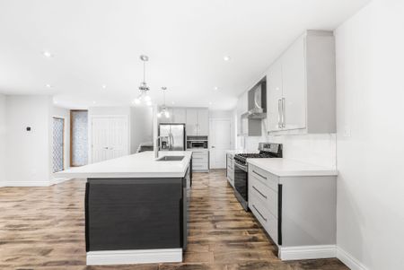 For Lease - 246 Hodgson Drive, Newmarket, Ontario - Photo 4