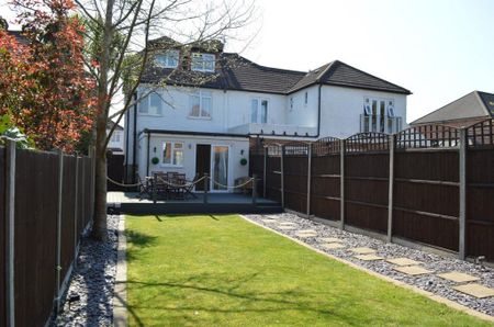 4 bedroom semi-detached house to rent - Photo 3