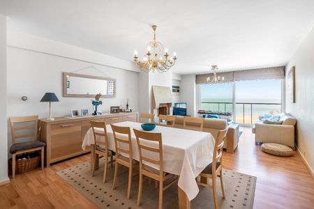 Gemeubeld appartement met frontaal zeezicht gelegen vlakbij het Lichttorenplein. - Photo 3