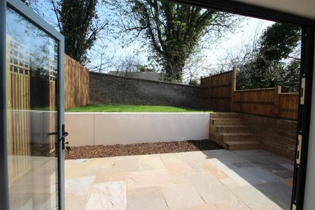 3 bedroom terraced house to rent - Photo 2