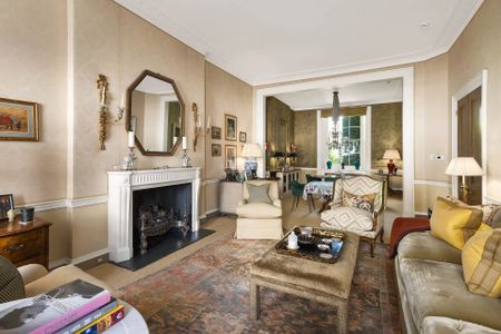 An elegant family home boasting original period features, set in the heart of Belgravia. - Photo 2