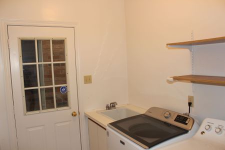 For Lease - 2033 Lumberman Lane, Oakville, Ontario - Photo 4