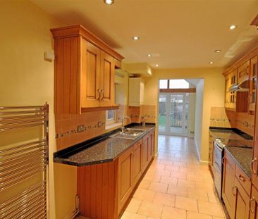 3 bedroom semi-detached house to rent - Photo 6