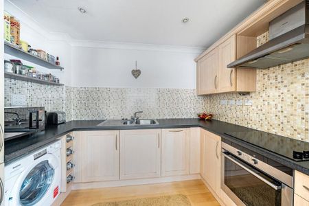 2 bedroom flat to rent - Photo 2