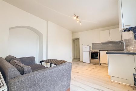 1 Bedroom Flat To Let - HP11 - Photo 3