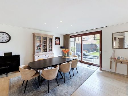 Ruime halfopen, quasi nieuwbouw woning op rustige ligging in het pittoreske Ramskapelle - Photo 3