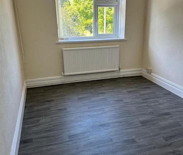 3 bedroom flat to rent - Photo 3