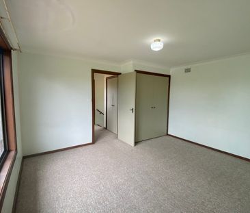 Two Bedroom Townhouse In Convenient Location! - Photo 3