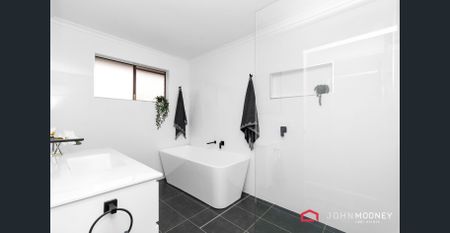 Pretty as a picture - Photo 2