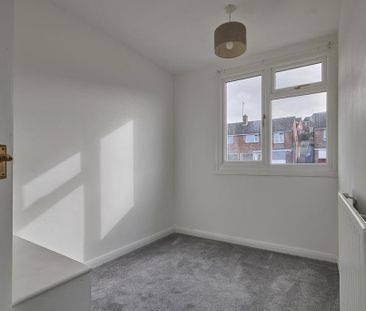 3 bedroom semi-detached house to rent - Photo 6