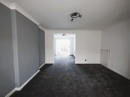 3 bedroom semi-detached house to rent - Photo 3