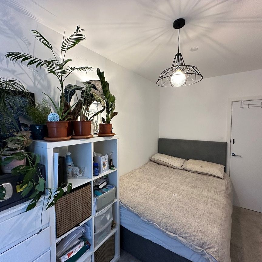Room in a Shared Flat, Thunderer Street, E13 - Photo 1