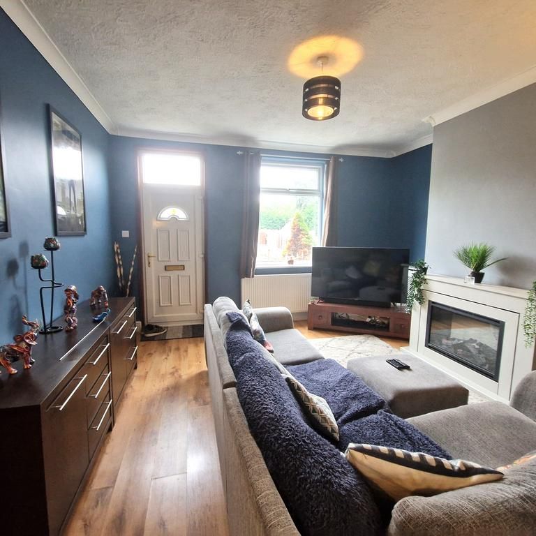2 bedroom property to rent - Photo 1