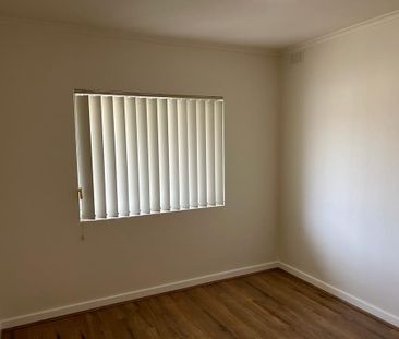 Cosy One Bedroom Unit with Undercover Parking! - Photo 3