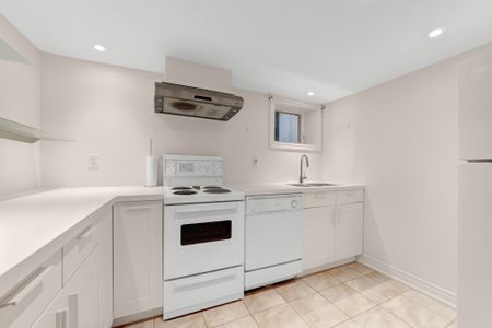 For Lease - 493 Winnette Avenue, Toronto, Ontario - Photo 3
