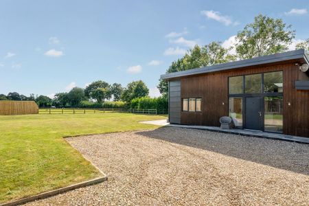 3 bedroom detached house to rent - Photo 3