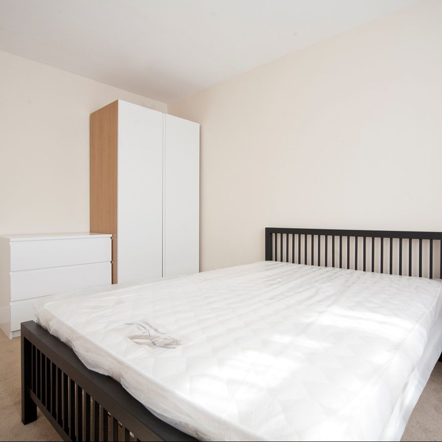 Room in a Shared House, Mulberry Way, IG6 - Photo 1