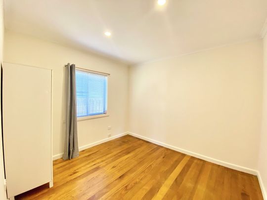 LOVELY THREE BEDROOM HOME - GARDEN MAINTENANCE INCLUDED - Photo 1