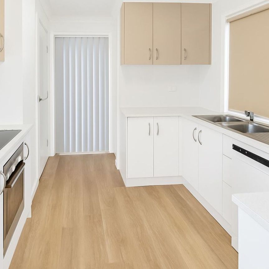 This Home Truly Ticks All the Boxes&excl; Positioned in a Quiet Street Just Minutes' Walk to Fairview He - Photo 1