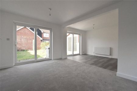 4 bedroom detached house to rent - Photo 2