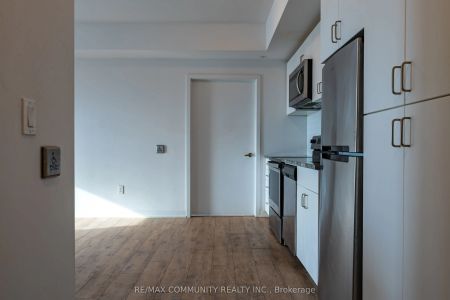 1800 Simcoe Street S #417 - Photo 4