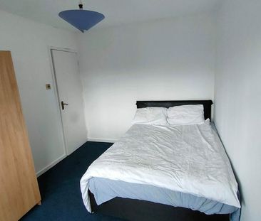 2 bedroom house of multiple occupation to rent - Photo 5