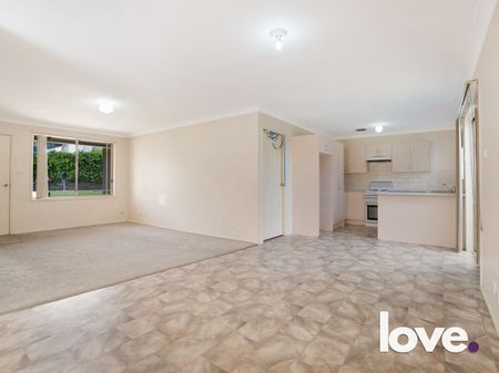 1/2 Hillview Crescent, Macquarie Hills, NSW, 2285 - Photo 3