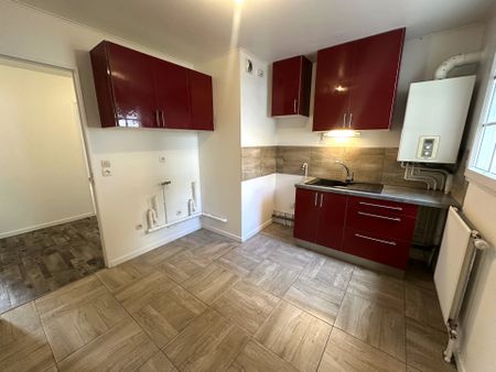 Location Appartement 3 pièces 60m² FONTENAY TRESIGNY 77610 - Photo 3