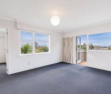 Charming 3BR Unit in Remuera! - Photo 2