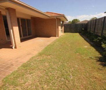 “Spacious 4 Bedroom Home in North Lakes School Zone!” - Photo 2