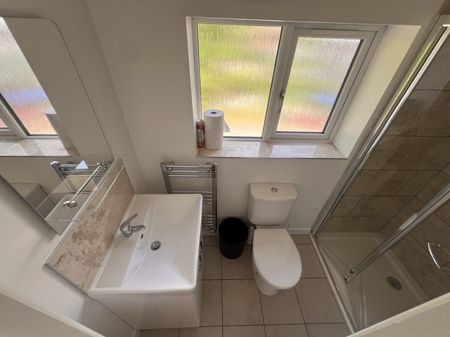 Cromwell Lane, Kenilworth - - Photo 5