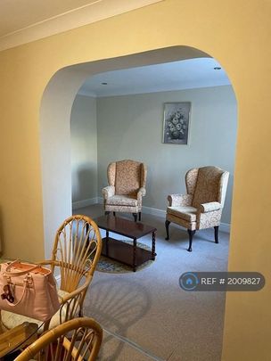 3 bedroom semi-detached house to rent - Photo 1