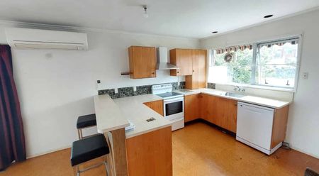 3 Bedroom House in Massey - Photo 5