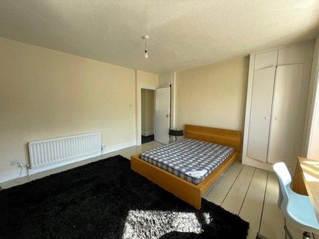 3 bedroom flat to rent - Photo 5