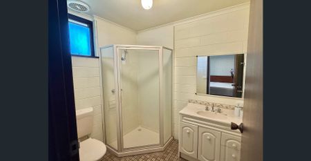 Semi-Furnished Unit in Lakes Entrance: Price Includes Electricity, Water, and WiFi - Photo 5