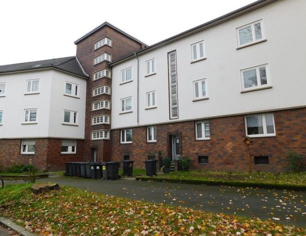 Im Ersten Obergeschoss mit 2 Zimmern und Balkon! - Photo 1