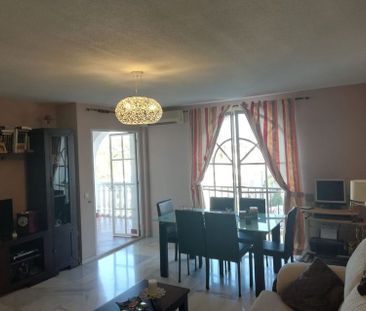 Alquiler de piso en Calle Azabache - Photo 2