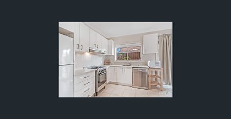 MODERN HOME - WATER USAGE INCLUDED! - Photo 2