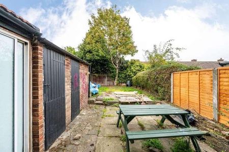 Swan Road, Hanworth, TW13 - Photo 3