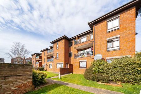 3 bedroom flat to rent - Photo 4