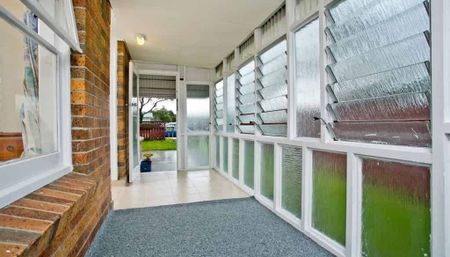 Fantastic Sunny TWO Double Bedroom Bick and Tile - Photo 3