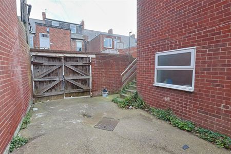 2 bedroom Student Flat to rent in Warwick Street, Heaton, Newcastle Upon Tyne, Ne6 - Photo 4