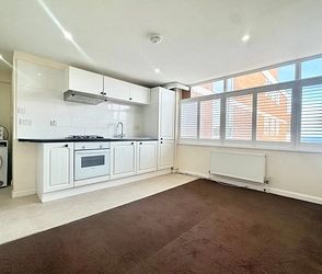 Dumpton Park Drive, Broadstairs, CT10 1RF, Kent - Photo 3